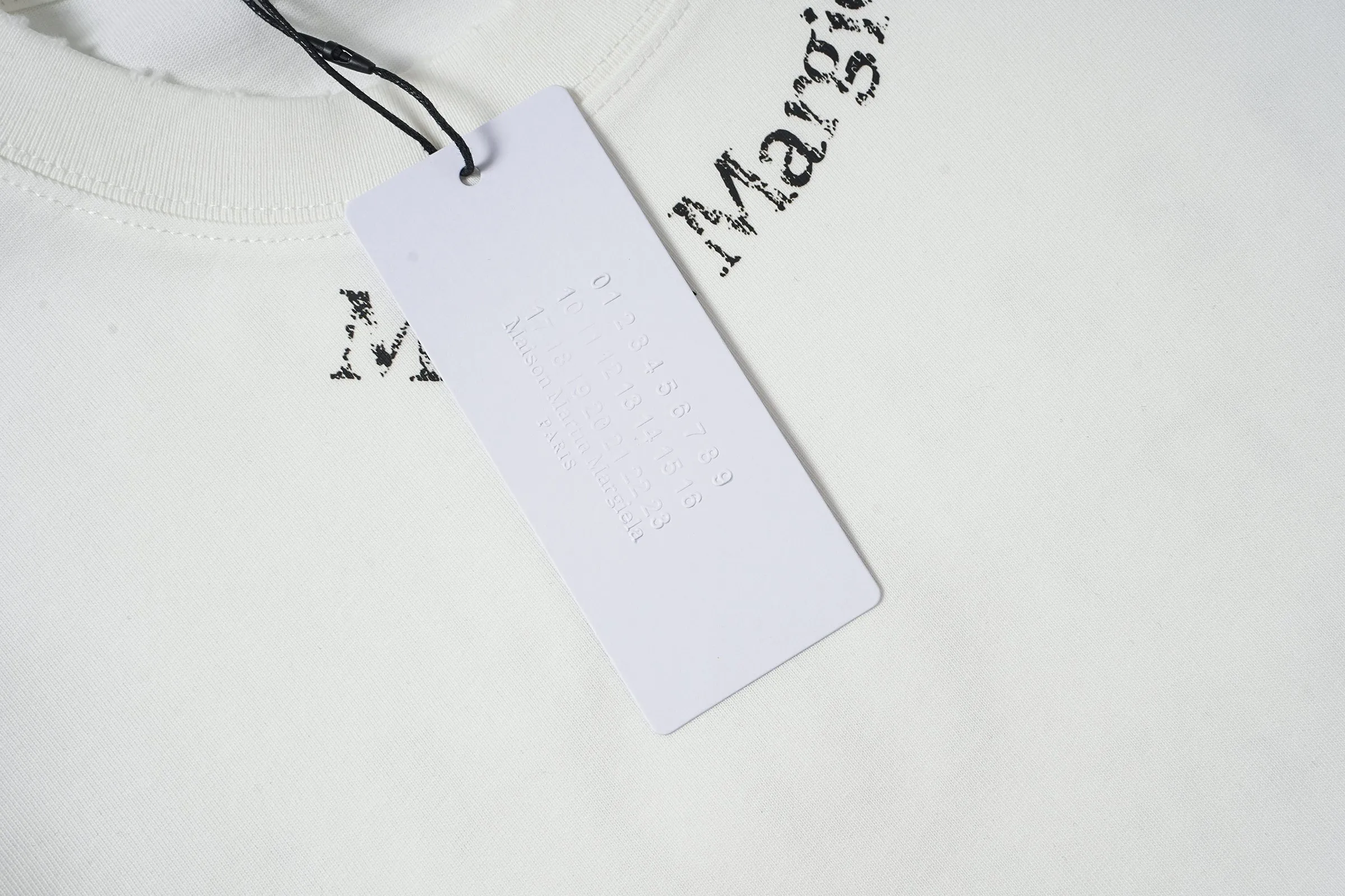 Quality Maison Margiela 6 。 + 6 ， ， ， 。300g ， ，Breathable ， ， 。 ， ， 、 。Black White Classic Versatile， ， 、 ， 、 、 、 。 Same Style ， ， ， ， 。